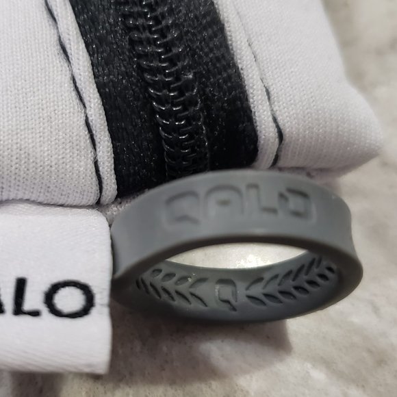 QALO Women's Grey Silicone Band, Size 7 - Picture 4 of 6